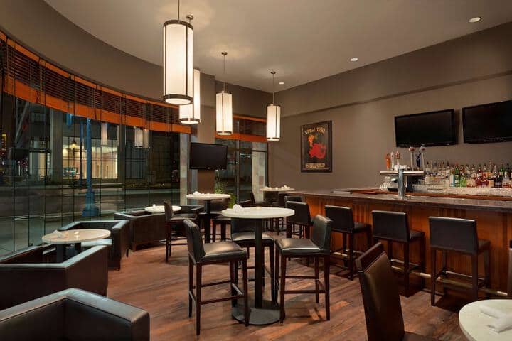 Lounge 61 of 78